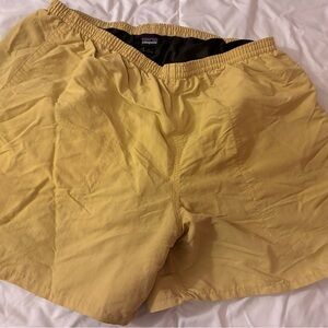 Patagonia Mens Baggies Shorts Large Yellow Mesh Lined Recycled Nylon MSRP $65